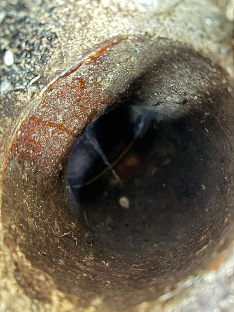 Drain de-scaling